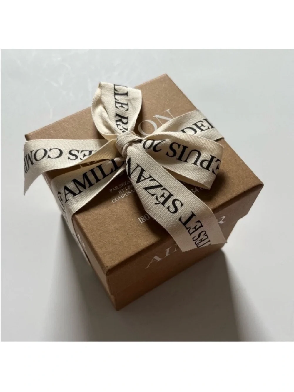 Sezane candle 34oz